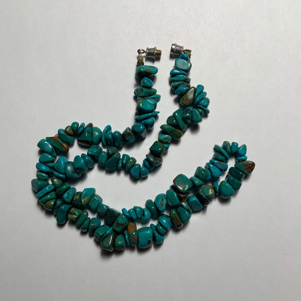 Turquoise looking beaded necklace 16”